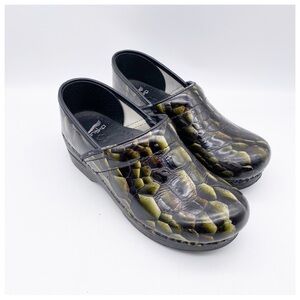 Dansko‎ Green Croc Skin Pattern Clogs Size 38 7.5-8
